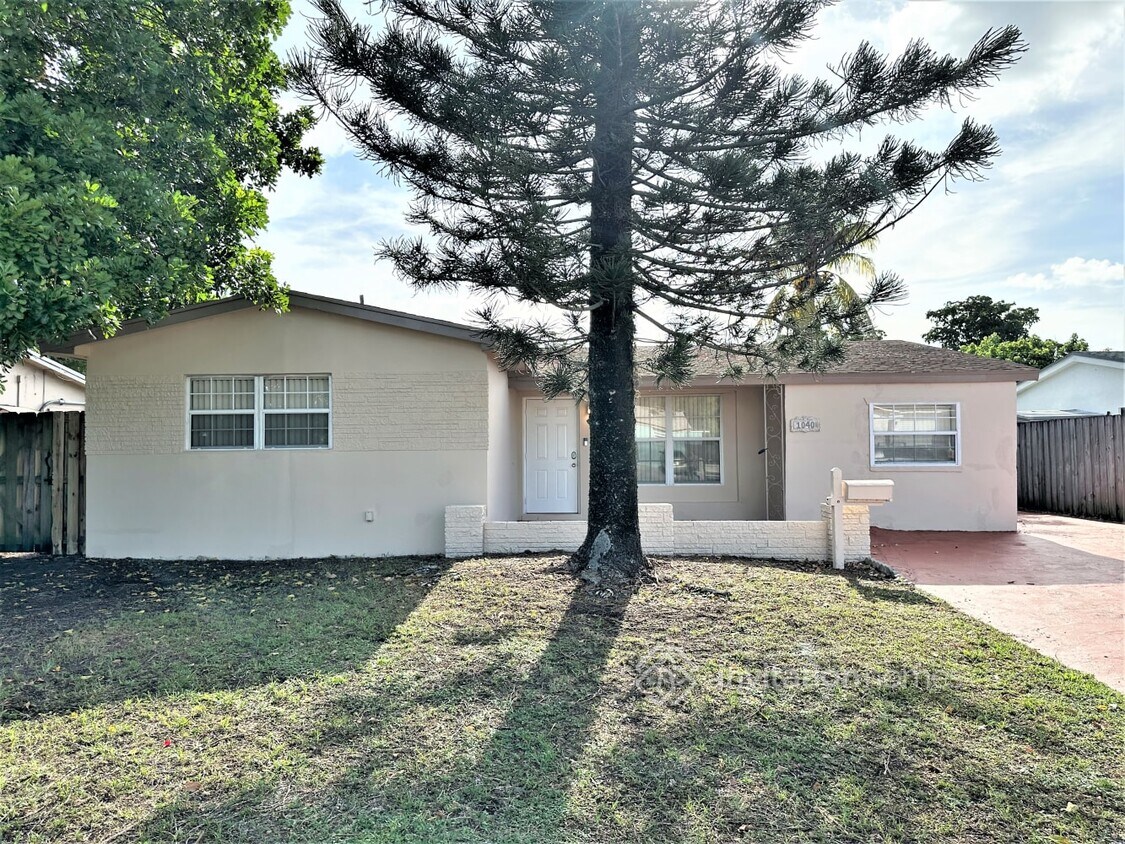 Foto principal - 1040 N 74th Terrace