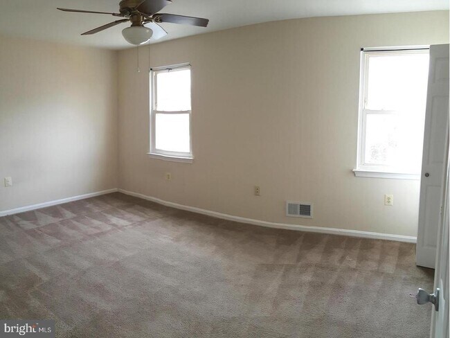 Building Photo - 8091 Community Dr
