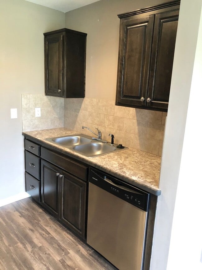 Building Photo - 3 Bed Townhome Grain Valley