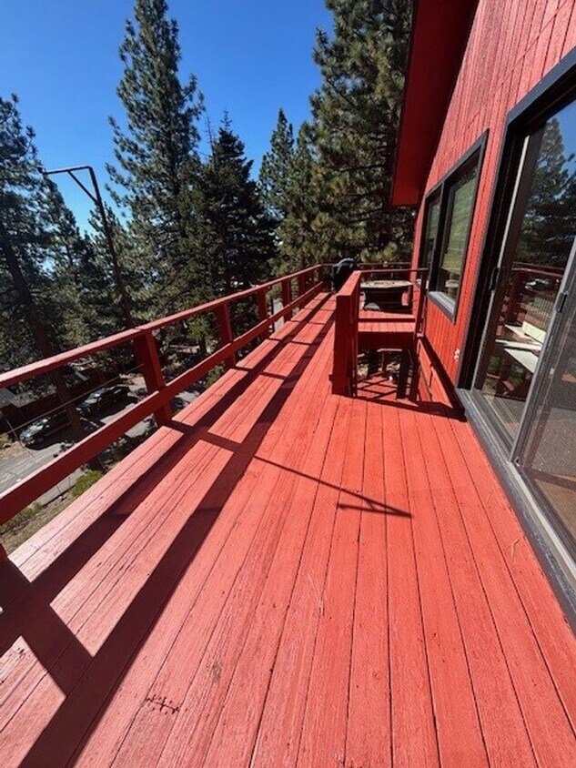 Building Photo - Value with lake view