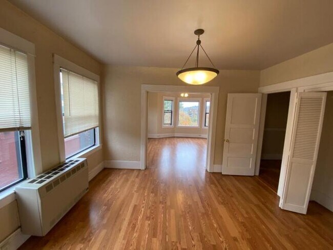 Building Photo - 1 bedroom in Seattle WA 98102