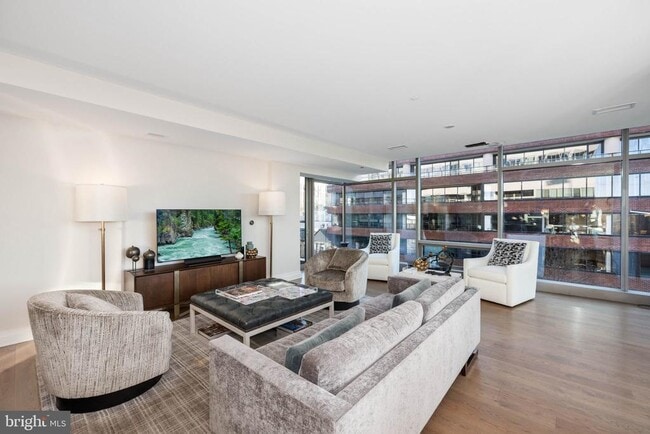 Foto del edificio - 2501 M St NW