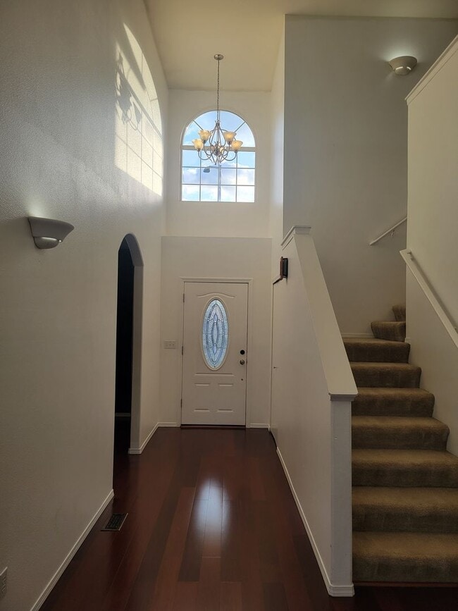 Building Photo - Beautiful & spacious Olympia home in the M...