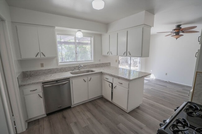 Foto del edificio - Charming Single-Story 3-Bedroom Home in Canyon Country!