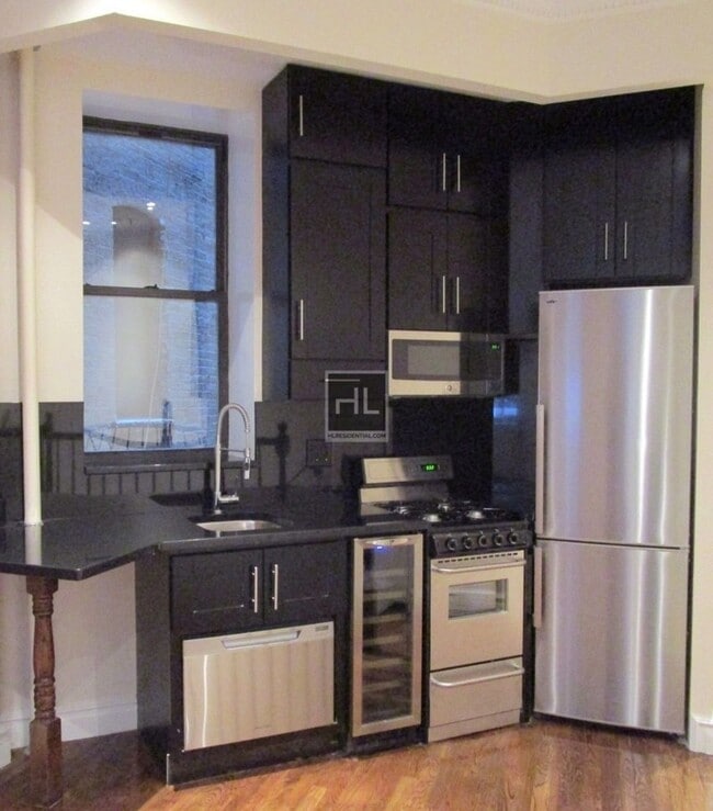 Building Photo - East 10th Street