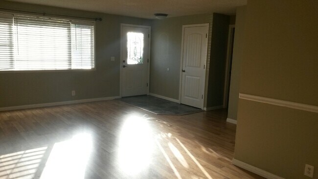 Building Photo - 3797 Kevington Ave