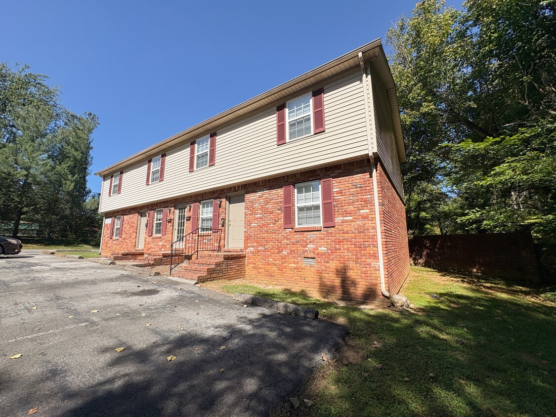 Building Photo - 327 N Ferguson Ave