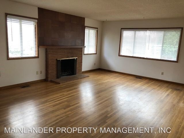 Building Photo - 3546-3548-3548 SE Cora Dr