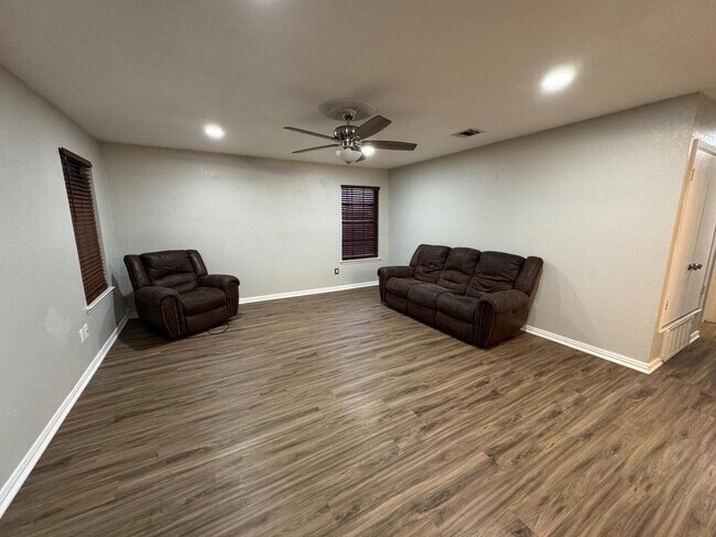 Foto del edificio - 257 Brettwood Dr