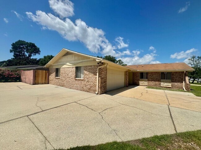 Foto del edificio - 135 Perdido Cir