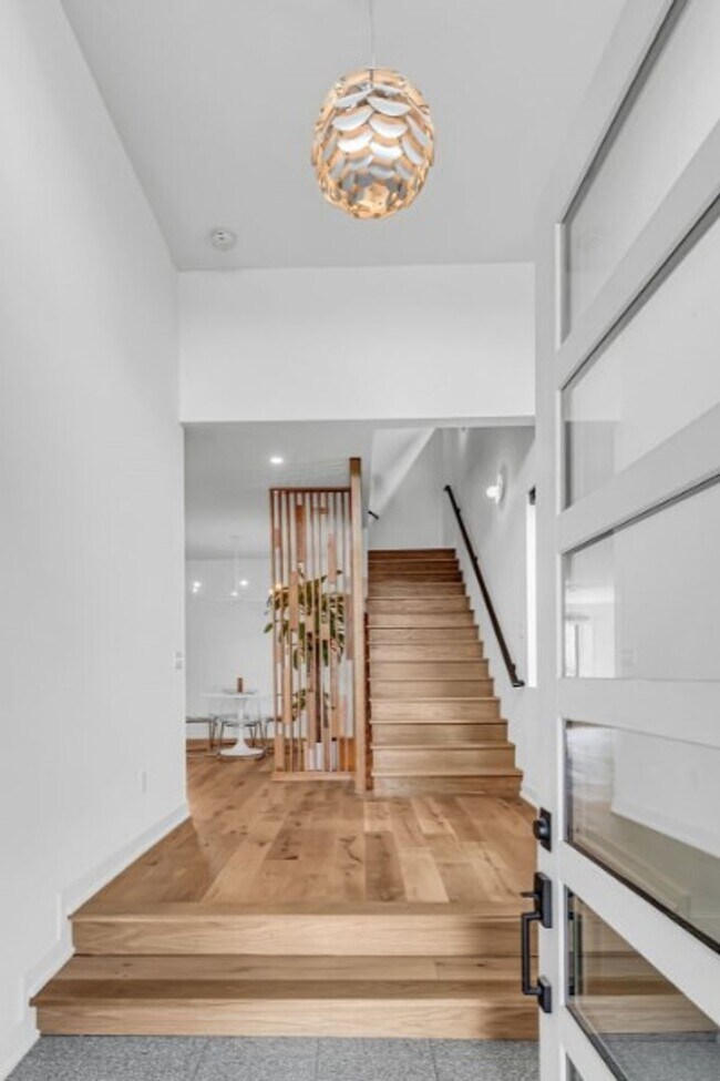 Building Photo - Modern Elegant 5-Bedroom Home in the Heart...