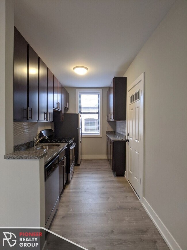 Building Photo - 713 W Brompton Ave