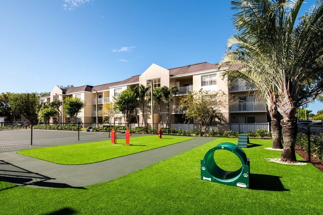 Building Photo - Legacy Palm Gardens