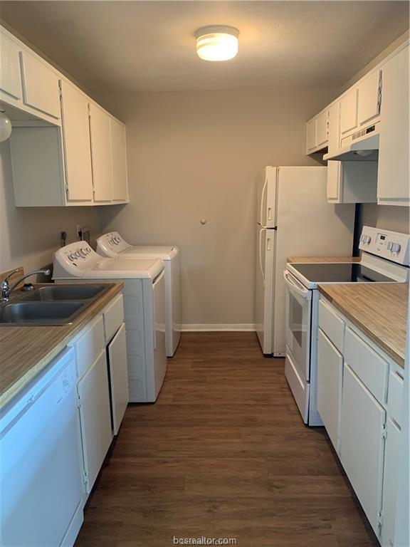 Building Photo - 702 Navarro Dr