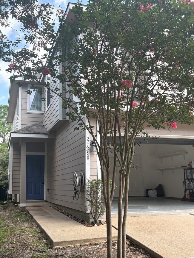 Building Photo - 25250 Finchgrove Ln