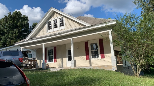 Building Photo - 808 Putnam St