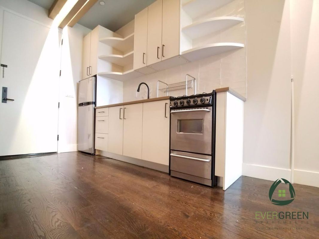 Foto principal - 854 Greene Ave