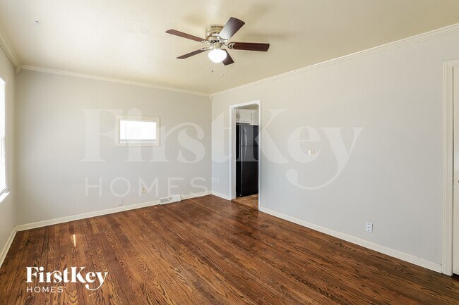 Foto del edificio - 7704 E 48th St