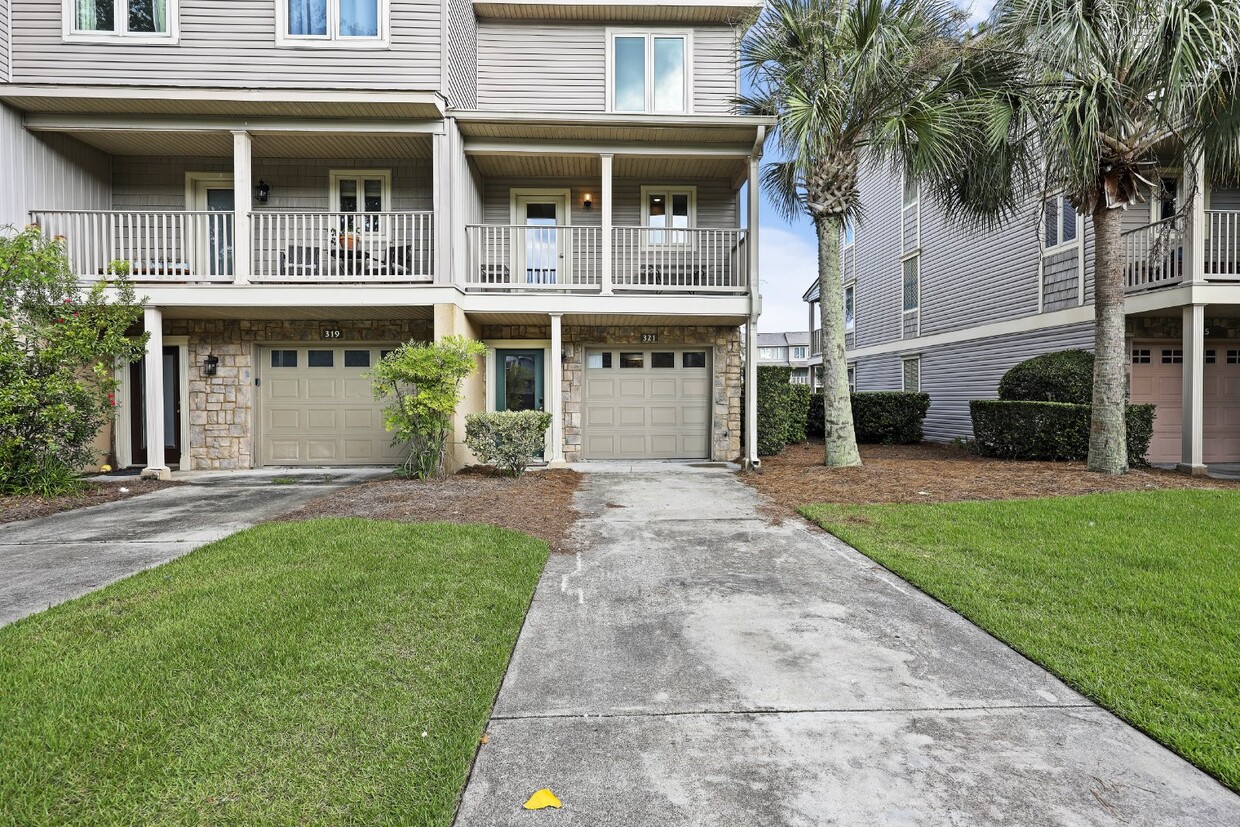 Foto principal - Spacious, Hilton Head Island Townhome