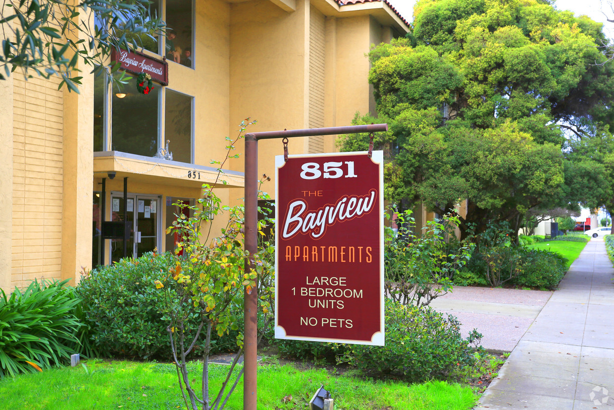 Signage - Bayview Apartments