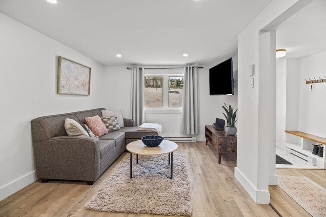 Building Photo - 74 Hayward Ave