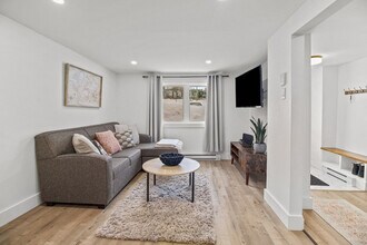 Building Photo - 74 Hayward Ave