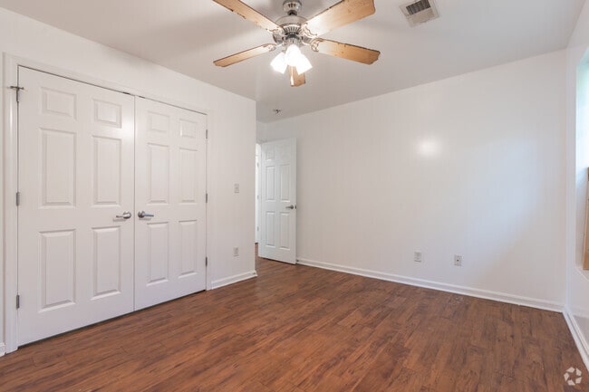 2BR, 1BA - 926SF - Primary Bedroom - Willow Place Apartments