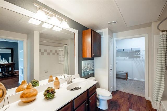 Foto del edificio - 9900 McNeil Dr