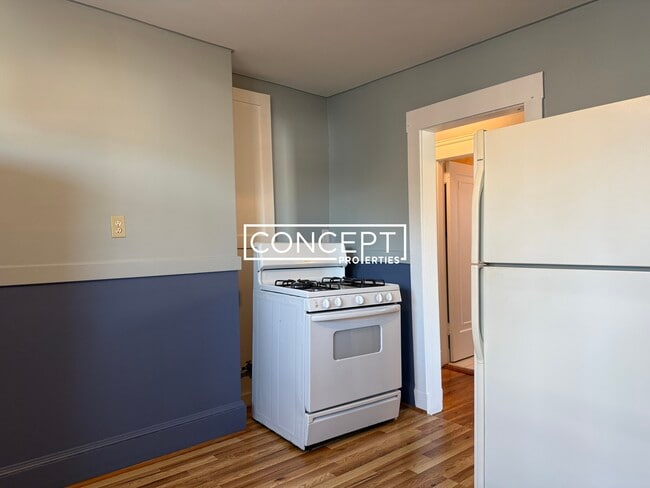 Building Photo - 155-157 Hillside Unit 2