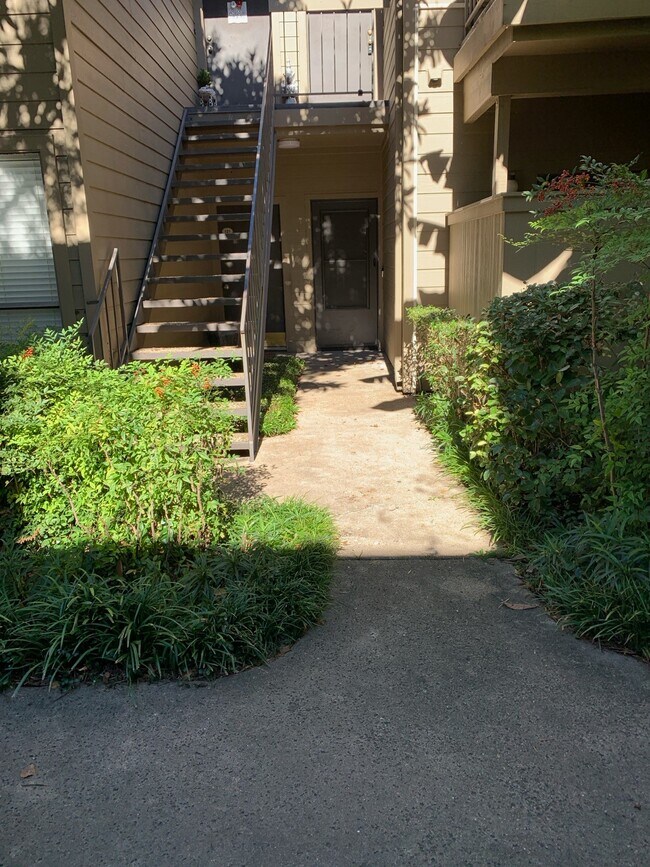 Building Photo - 10049 Westpark Dr