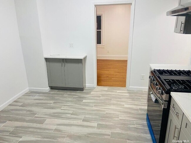 Foto del edificio - 91-21 92nd St