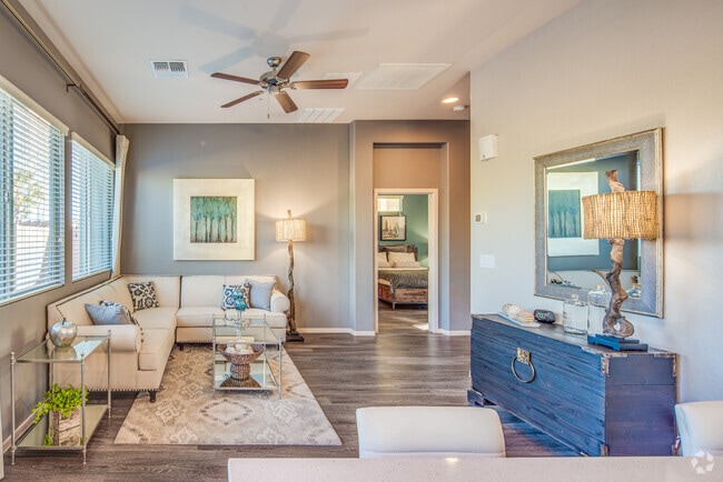 2BR, 2BA - 935 SF - Keller Town Square