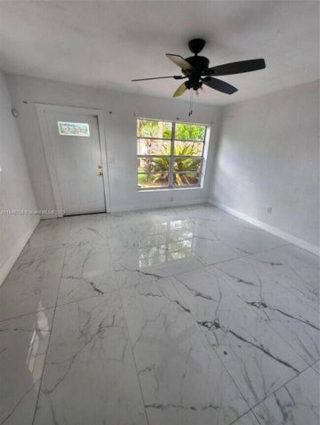 Foto del edificio - 1420 N 70th Ave