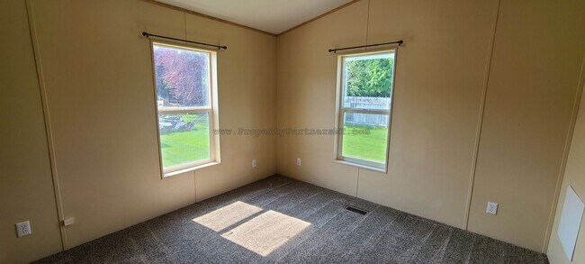 Foto del edificio - Discover this Recently Upgraded 3 Bed 2 Bath Modular House!