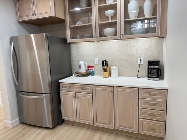 Foto del edificio - Fully Furnished & Newly Renovated 2 Bedroom Convenient to Moses Cone Hospital - Flexible Lease Te...