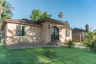 Building Photo - 6850 Encino Ave