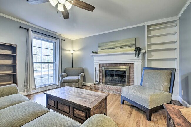 Foto del edificio - 144 Parkwood Cir
