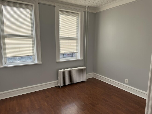 Building Photo - 49 5th St