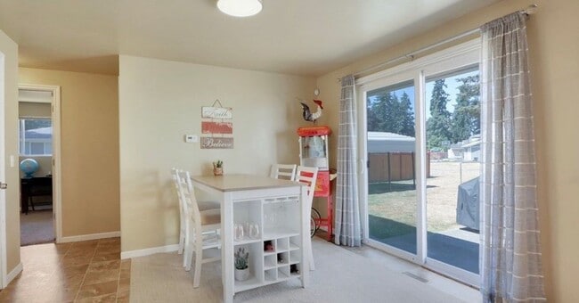 Building Photo - Adorable one level living
