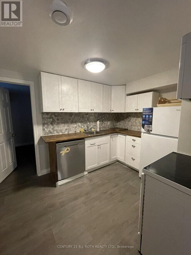 Photo du bâtiment - 8 Daphne Crescent