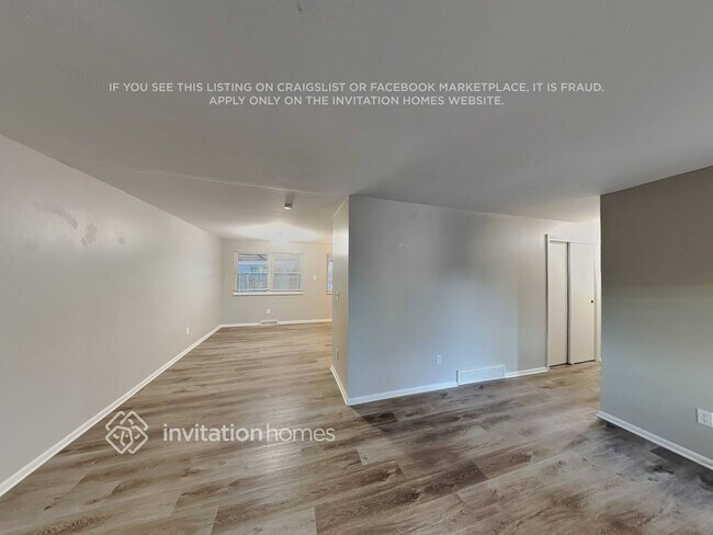 Building Photo - 7113 W Hinsdale Dr