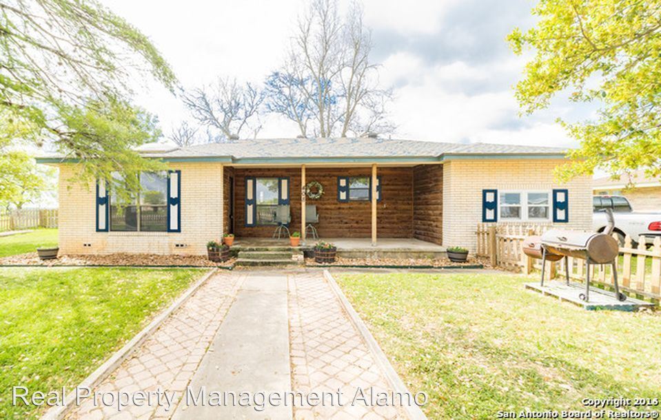 408 US Highway 90 W, Castroville, TX 78009 House Rental in