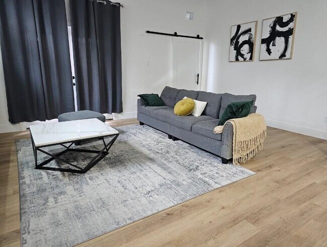 Foto del edificio - 4217A Hare St