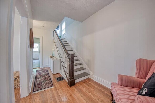 Foto del edificio - 911 Nevin Ave