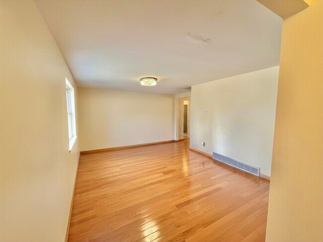 Foto del edificio - 227 Sunshine Dr