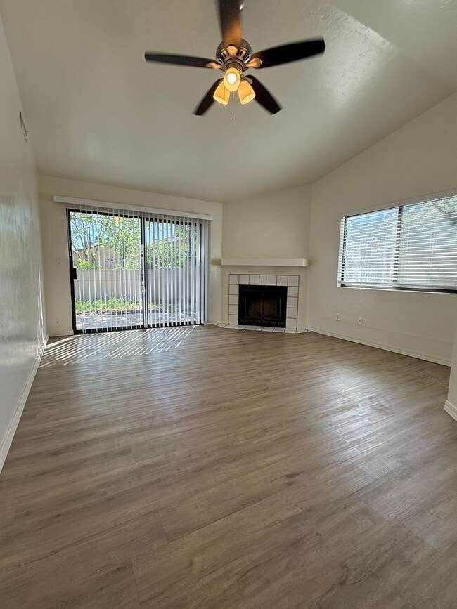 Building Photo - 8412 E Lakeshore Dr