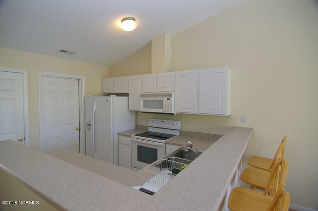 Building Photo - 2400 King Richard Ct