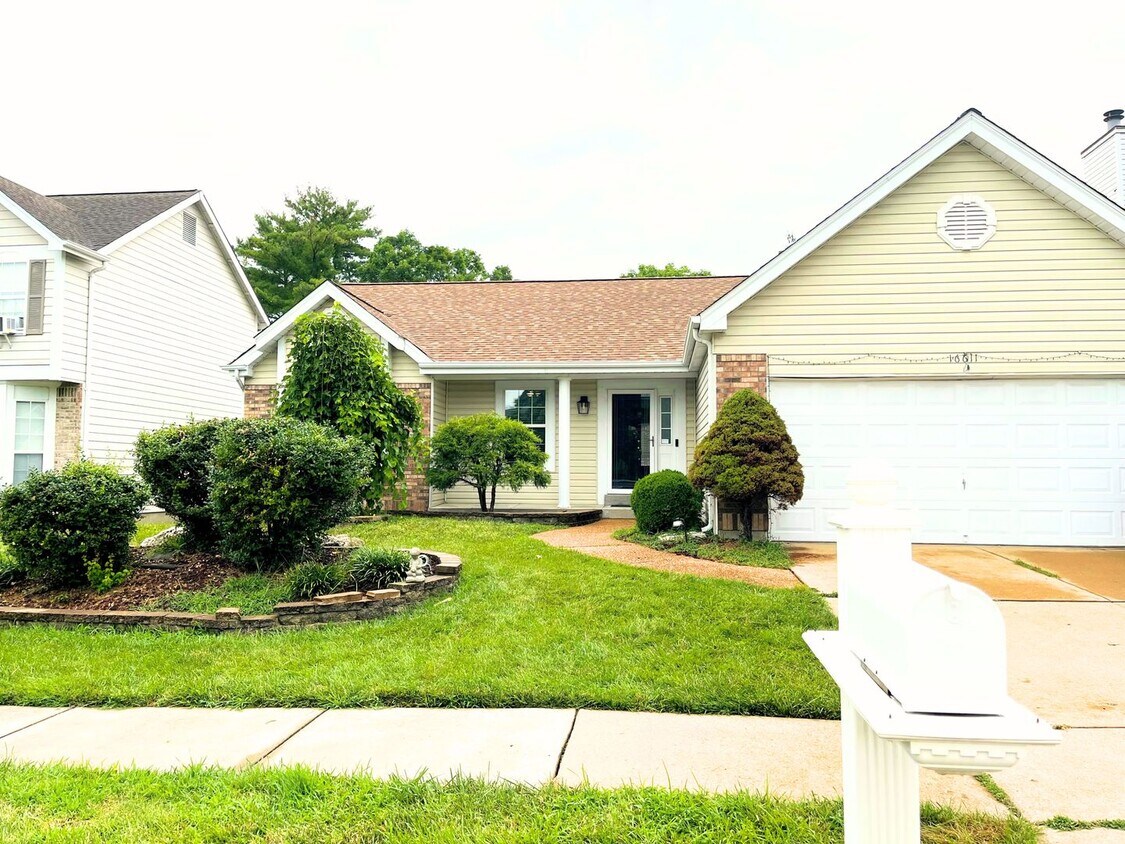 Foto principal - Stunning 3 Bed 3 Bath Ranch In Chesterfiel...