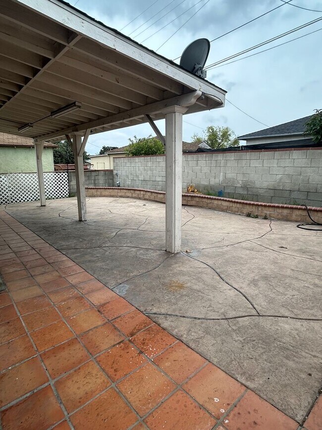 Foto del edificio - Spacious 4-Bedroom House for Rent in Monterey Park Quiet Neighborhood