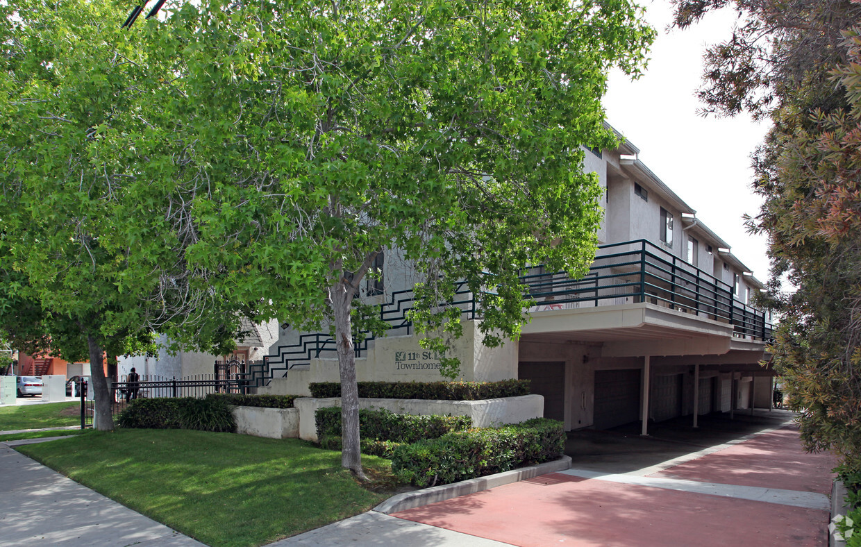 Building Photo - 11th Street Townhomes